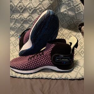 Men’s Nike Air Zoom UNVRS FlyEase Size 14